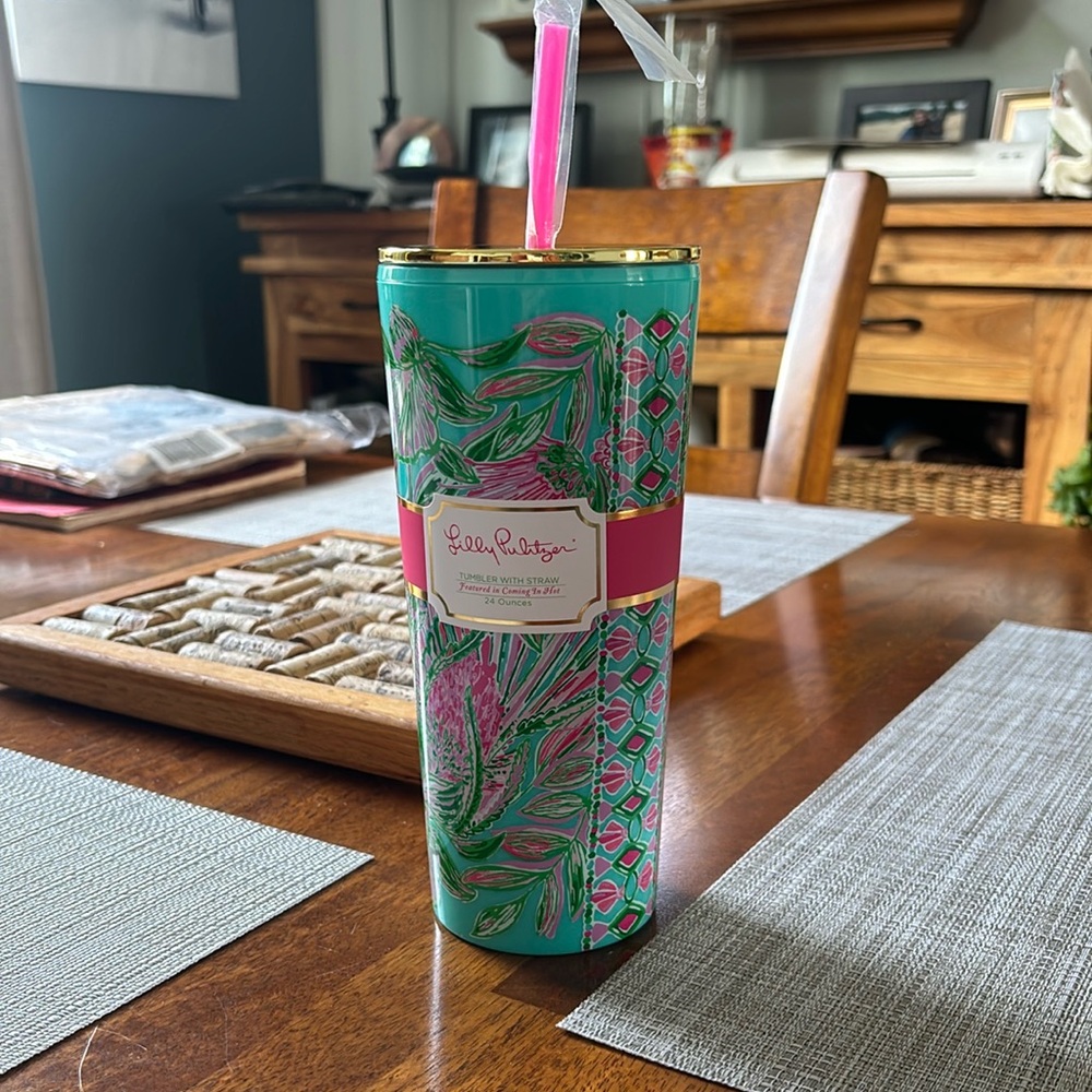 Lilly Pulitzer tumbler w. straw (coming in hot) #346